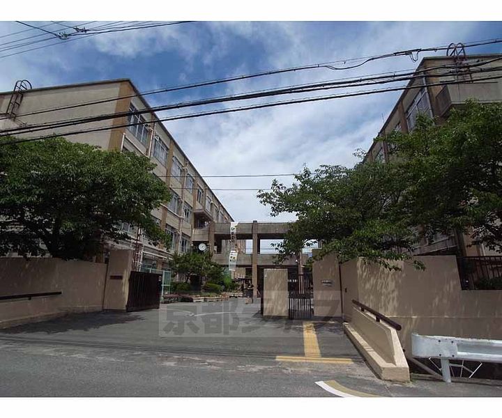 京都府京都市伏見区羽束師鴨川町の賃貸アパートの周辺