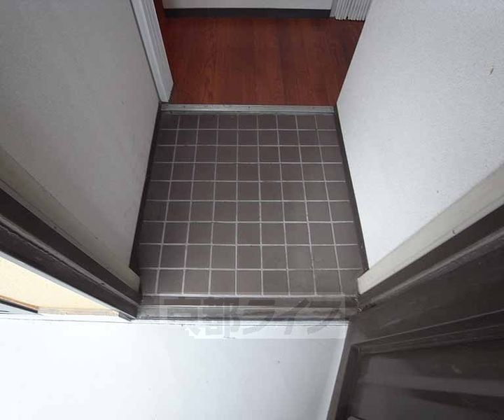 京都府城陽市寺田の賃貸マンションの玄関