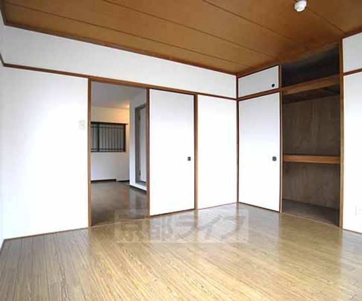 メゾン桃栄205の居間