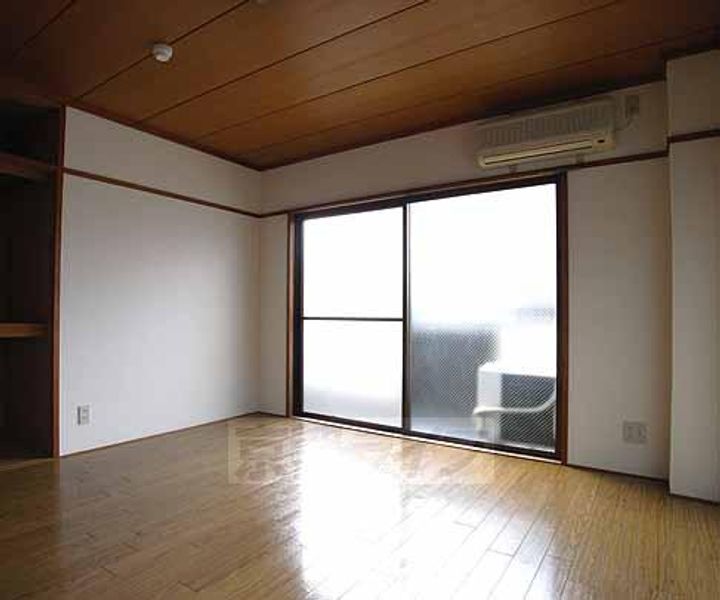 メゾン桃栄205の居間