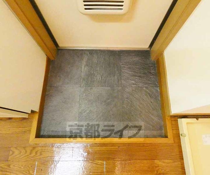 京都府京都市上京区浄福寺通一条下ル東西俵屋町の賃貸アパートの玄関