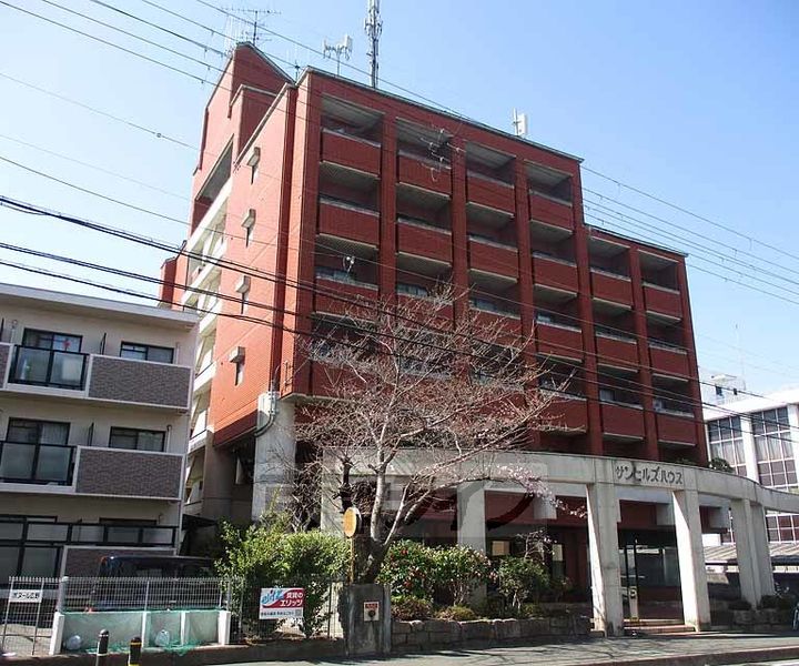 京都府宇治市広野町西裏の賃貸マンションの外観