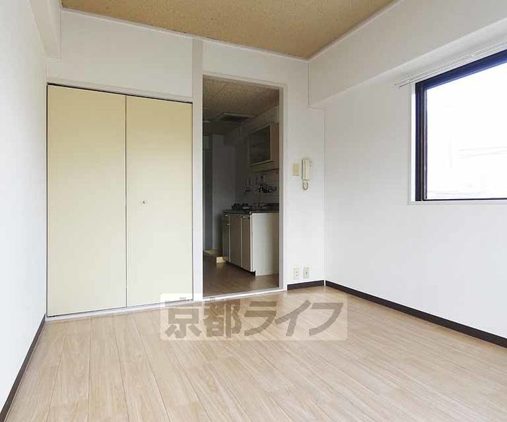 サンライズ淀201の居間