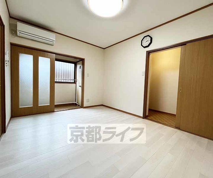 京都府京都市中京区西ノ京御輿岡町(一戸建)の賃貸物件の居間