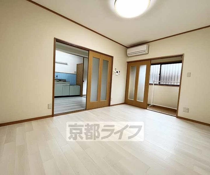 京都府京都市中京区西ノ京御輿岡町(一戸建)の賃貸物件の居間