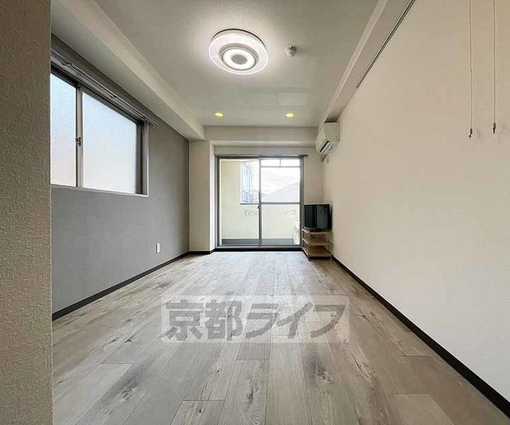 京都府京都市伏見区魚屋町の賃貸マンションの居間