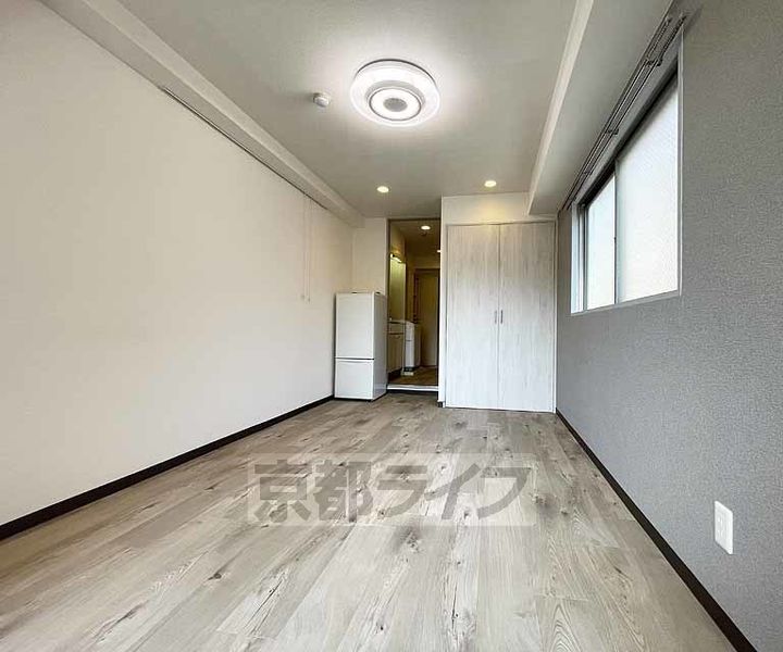 京都府京都市伏見区魚屋町の賃貸マンションの居間