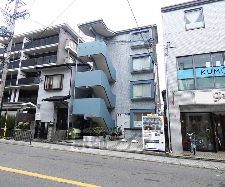 京都府京都市伏見区桃山町鍋島の賃貸マンションの外観