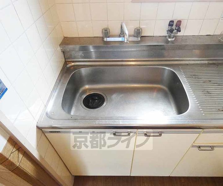 京都府京都市伏見区桃山町鍋島の賃貸マンションのキッチン