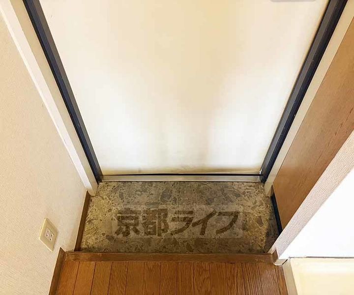 プレスト桃山の玄関