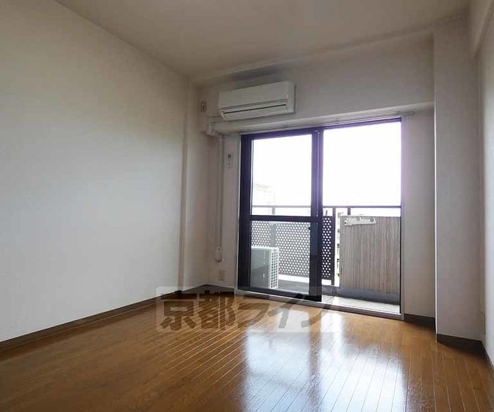 プレスト桃山の居間