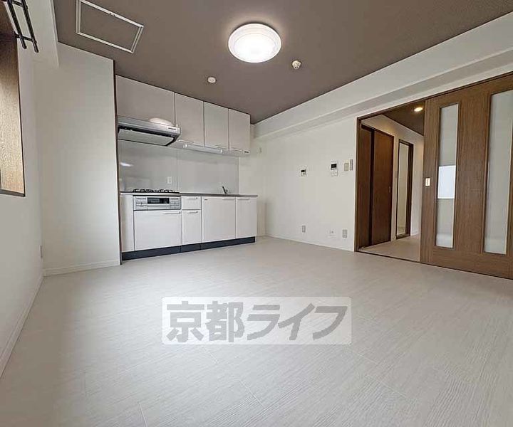 京都府京都市中京区亀屋町の賃貸マンションの居間