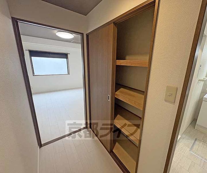 京都府京都市中京区亀屋町の賃貸マンションの内装