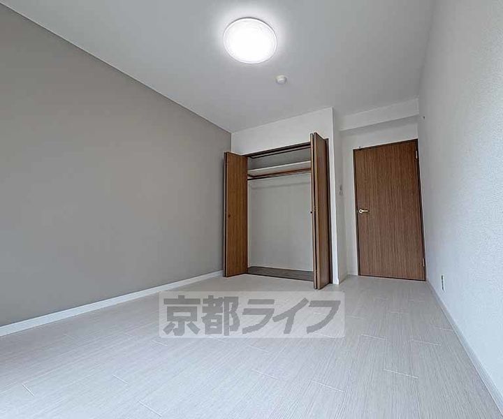 京都府京都市中京区亀屋町の賃貸マンションの居間