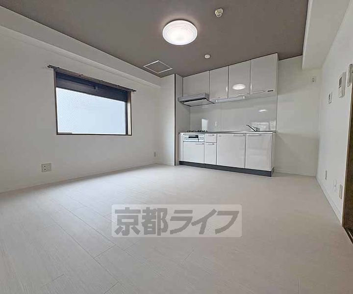 京都府京都市中京区亀屋町の賃貸マンションの居間