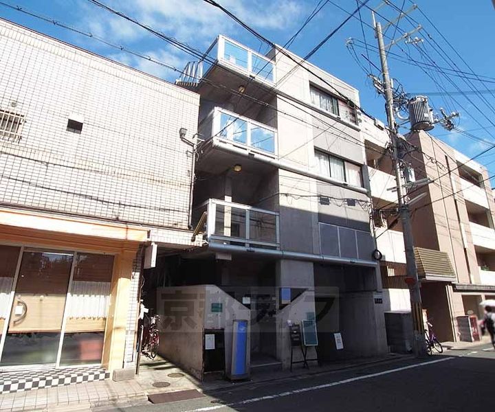 フラット717305の外観