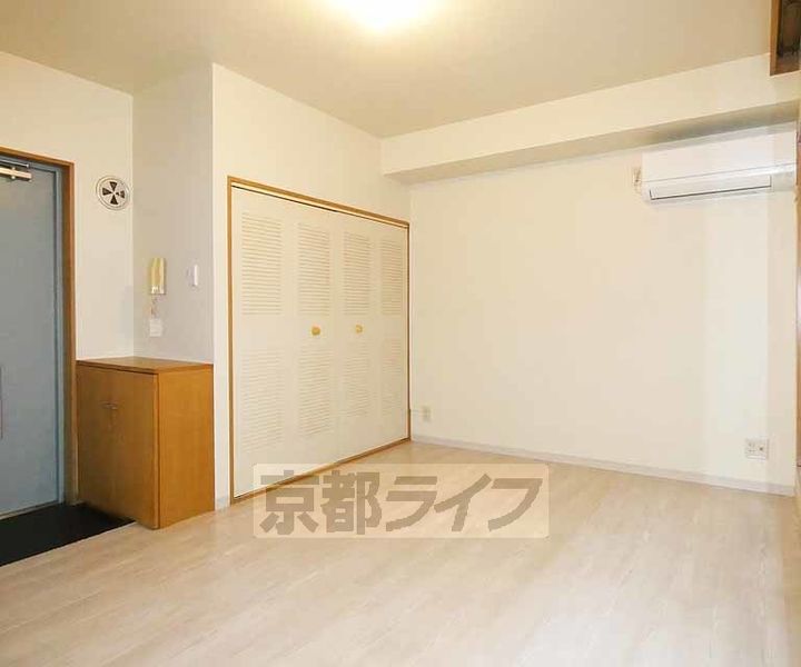フラット717305の居間