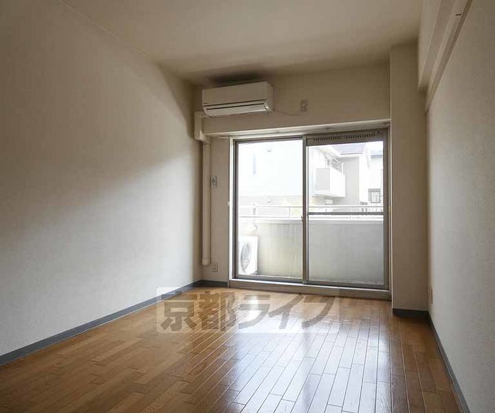 FLAT B’s207の居間