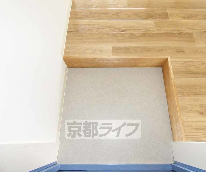 桃栄マンションの玄関