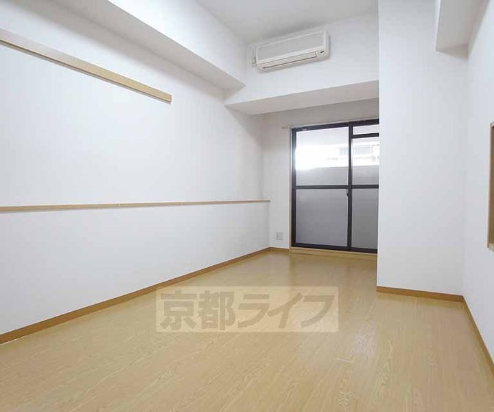 アンピール伏見桃山306の居間