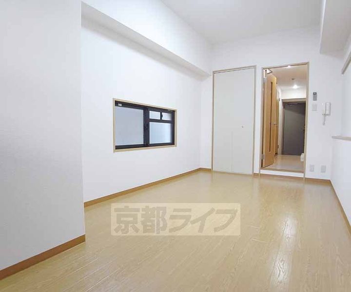 アンピール伏見桃山306の居間