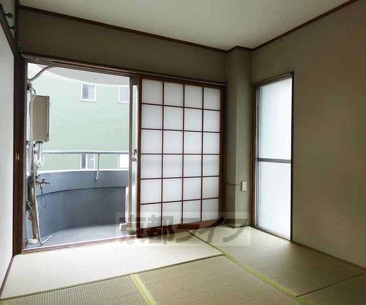 京都府京都市伏見区桃山町泰長老の賃貸マンションの居間