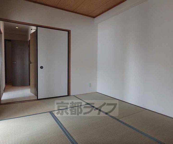 京都府宇治市五ヶ庄梅林の賃貸マンションの居間