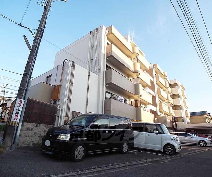 パレス稲荷の外観