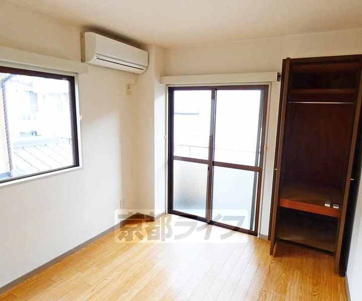 京都府京都市伏見区深草川久保町の賃貸マンションの居間