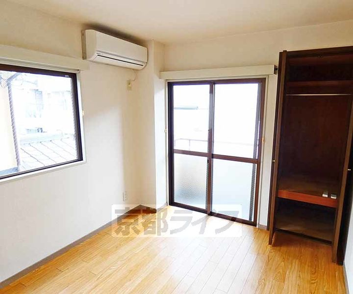 京都府京都市伏見区深草川久保町の賃貸マンションの居間