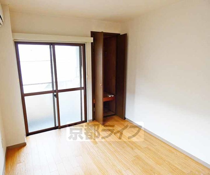 京都府京都市伏見区深草川久保町の賃貸マンションの居間