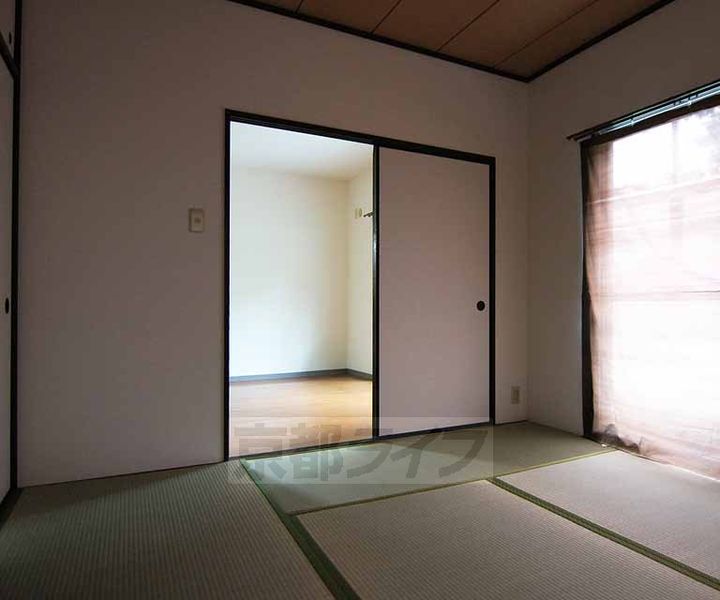 京都府京都市伏見区深草大亀谷大谷町の賃貸マンションの居間