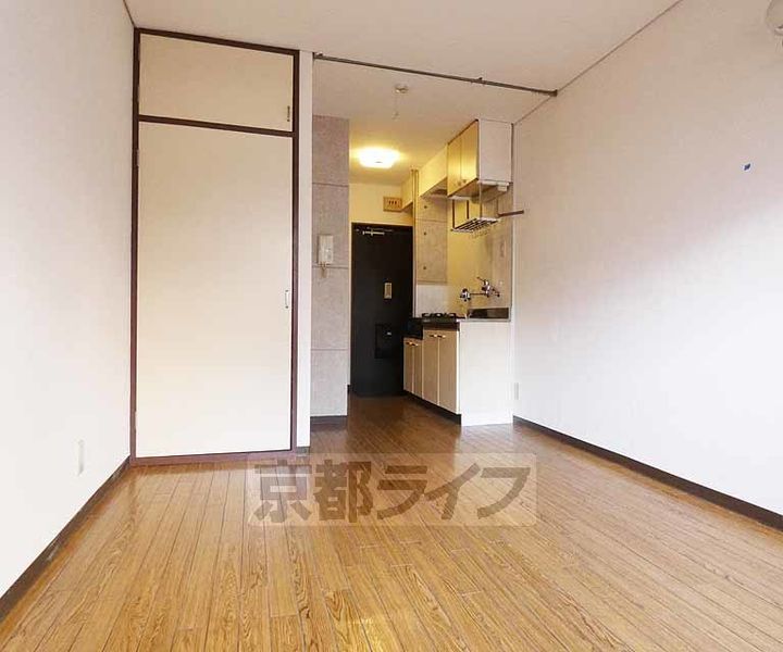 京都府京都市伏見区樽屋町の賃貸マンションの居間