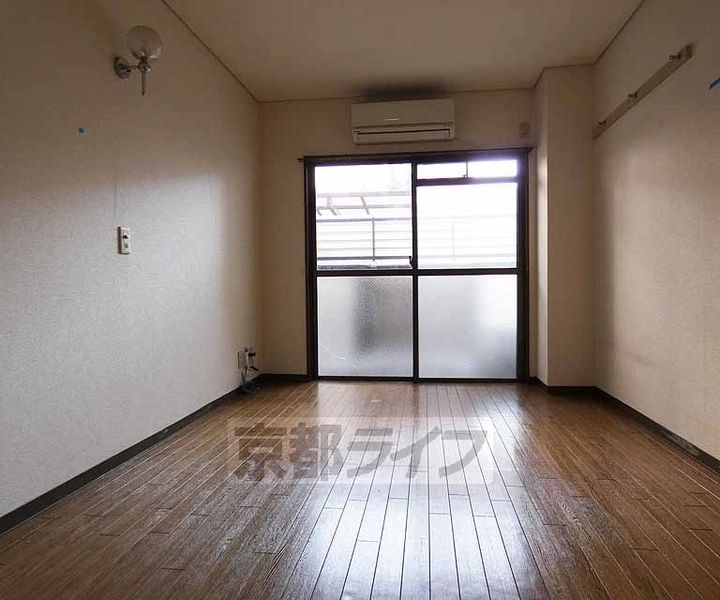京都府京都市伏見区樽屋町の賃貸マンションの居間