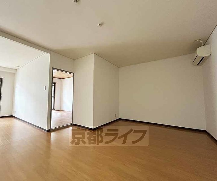 メゾンフェニックスの居間