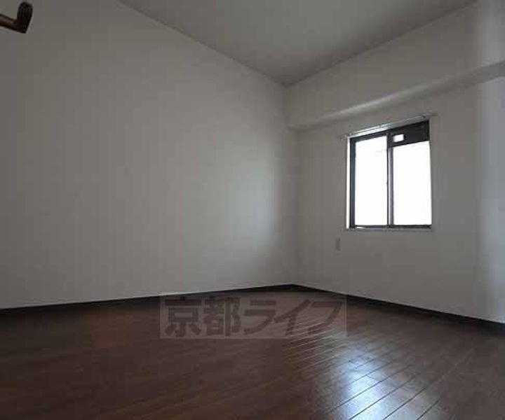 京都府宇治市五ヶ庄折坂の賃貸マンションの居間