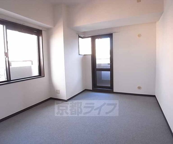 京都府宇治市木幡西浦の賃貸マンションの居間