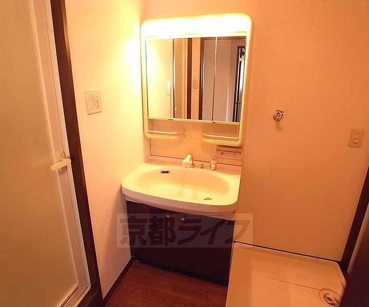 京都府宇治市木幡西浦の賃貸マンションの内装