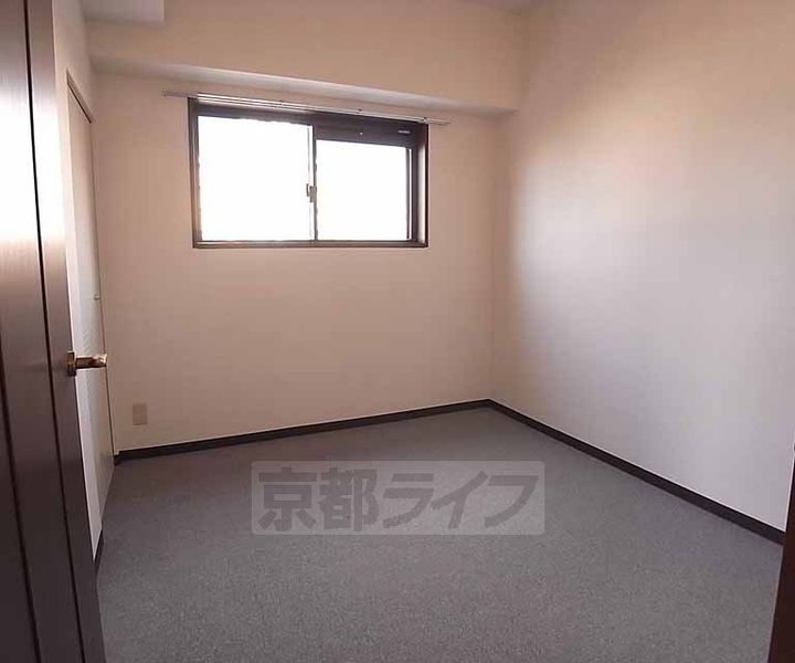 京都府宇治市木幡西浦の賃貸マンションの居間