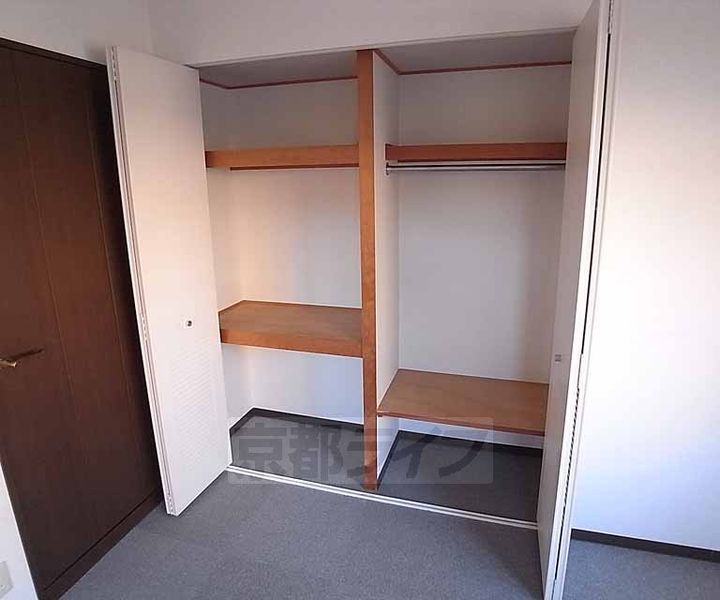 京都府宇治市木幡西浦の賃貸マンションの内装