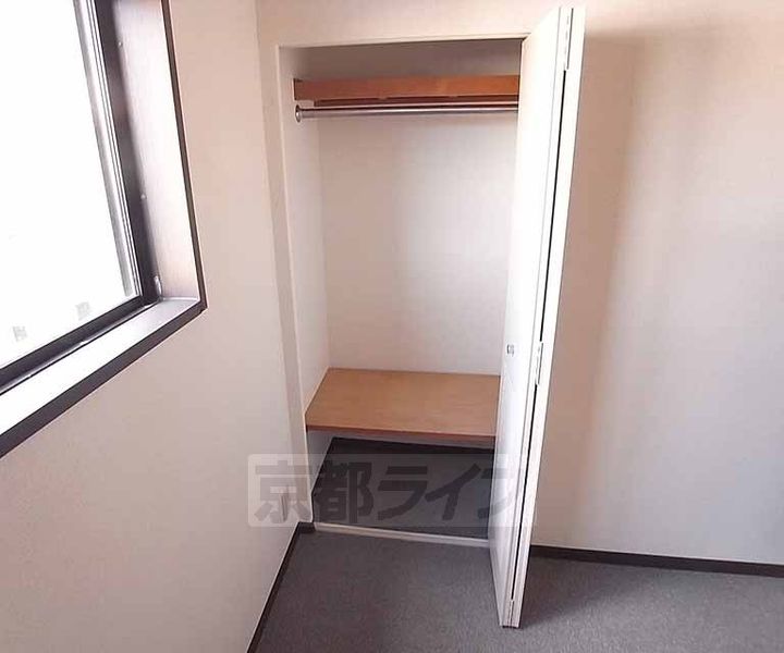 京都府宇治市木幡西浦の賃貸マンションの内装