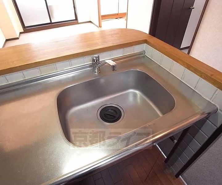 京都府宇治市木幡西浦の賃貸マンションのキッチン