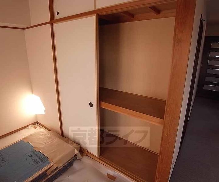 京都府宇治市木幡西浦の賃貸マンションの内装