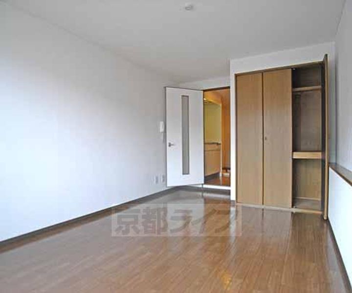 京都府京都市伏見区竹田段川原町の賃貸マンションの居間