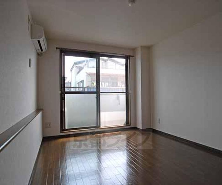 京都府京都市伏見区竹田段川原町の賃貸マンションの居間