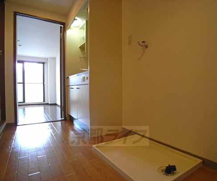 京都府京都市伏見区竹田段川原町の賃貸マンションの居間