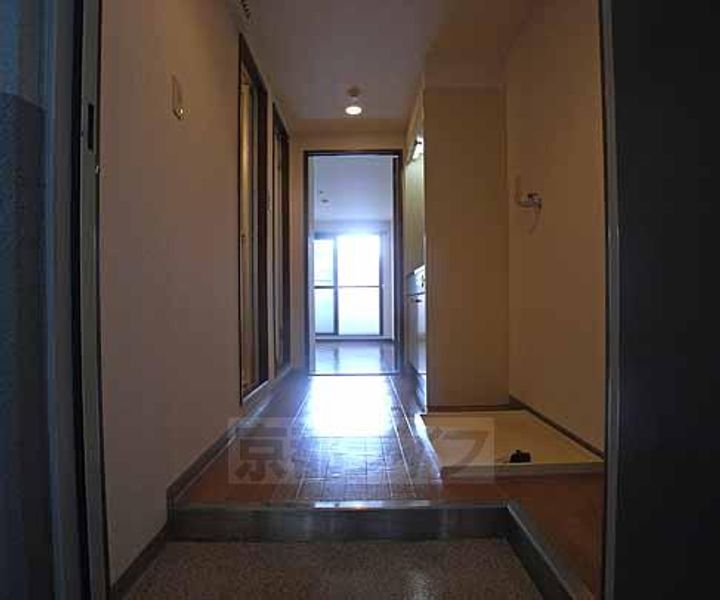京都府京都市伏見区竹田段川原町の賃貸マンションの玄関