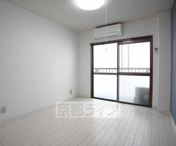京都府京都市伏見区新町1丁目の賃貸マンションの居間