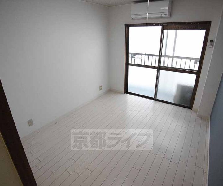 京都府京都市伏見区新町1丁目の賃貸マンションの居間