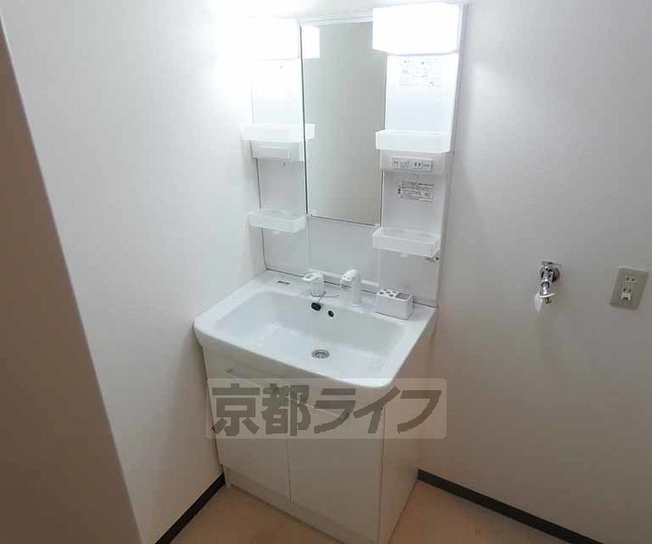 京都府京都市伏見区深草大亀谷西寺町の賃貸マンションの内装